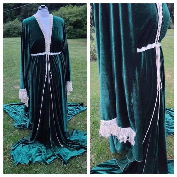 One Size Maternity/Boudoir Velvet Robe - Picture 1 of 4